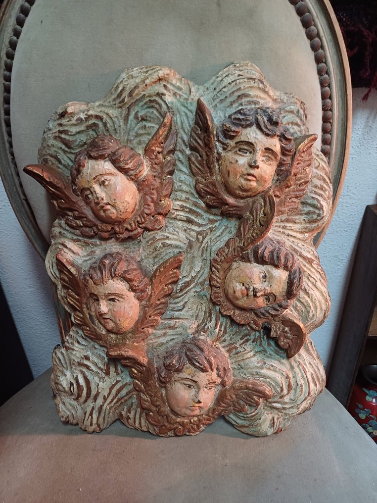 Escola Portuguesa - Séc. XVIII - Koristelaatta - Kaiverrettu tammenaukealla, kuvafiguurit putti - 34 cm - Tammi #2.1