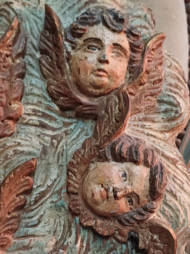 Escola Portuguesa - Séc. XVIII - Koristelaatta - Kaiverrettu tammenaukealla, kuvafiguurit putti - 34 cm - Tammi #4.3