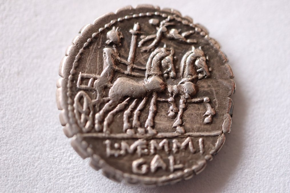 Römische Republik. L. Memmius Galeria, 106 BC. Denarius serratus Rome (Ohne Mindestpreis) #2.2
